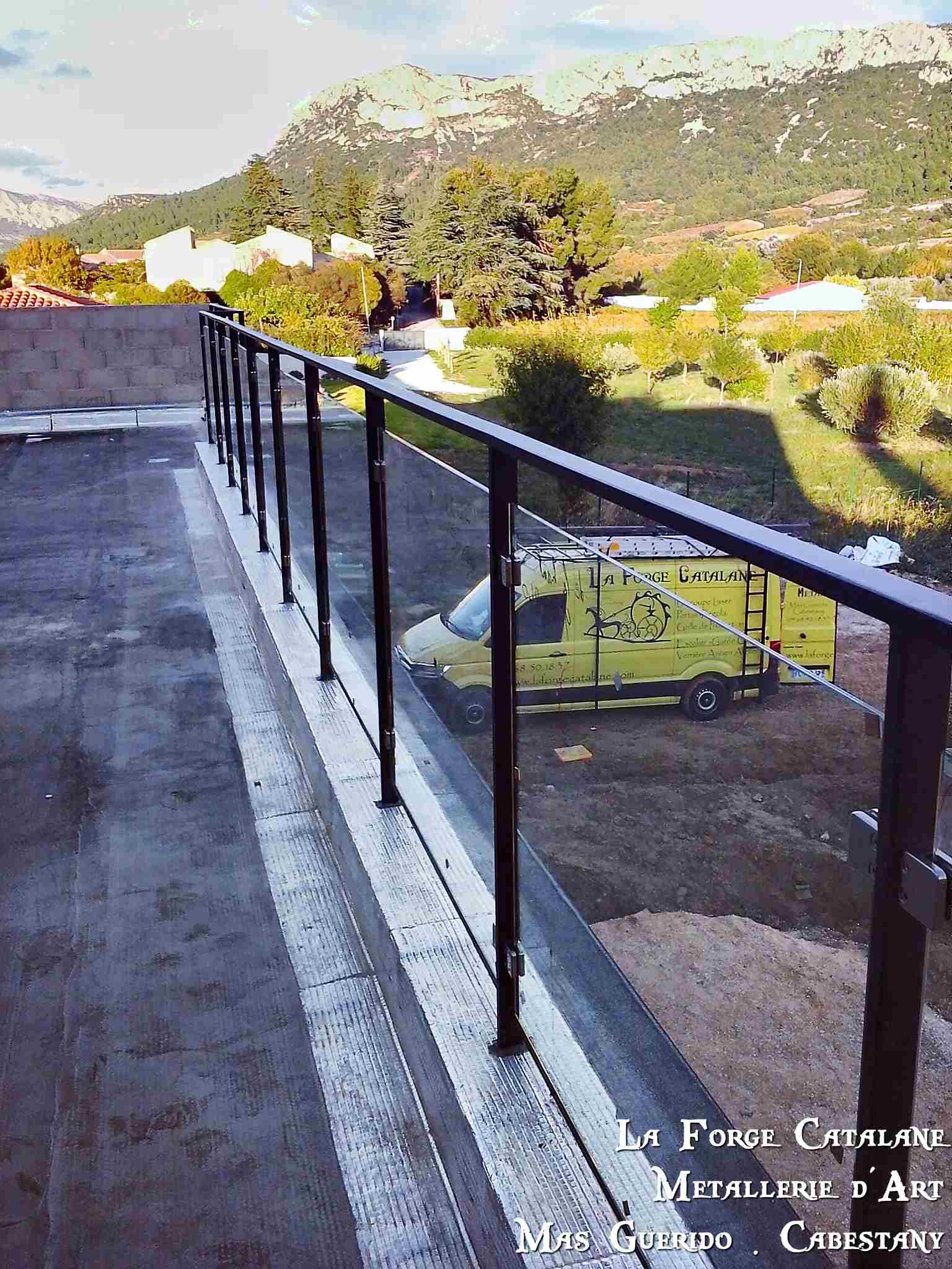 garde corps avec verre feuillete exterieur forge catalane.jpg